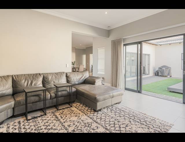 4 BEDROOM FREEHOLD FOR SALE IN PARKLANDS NORTH